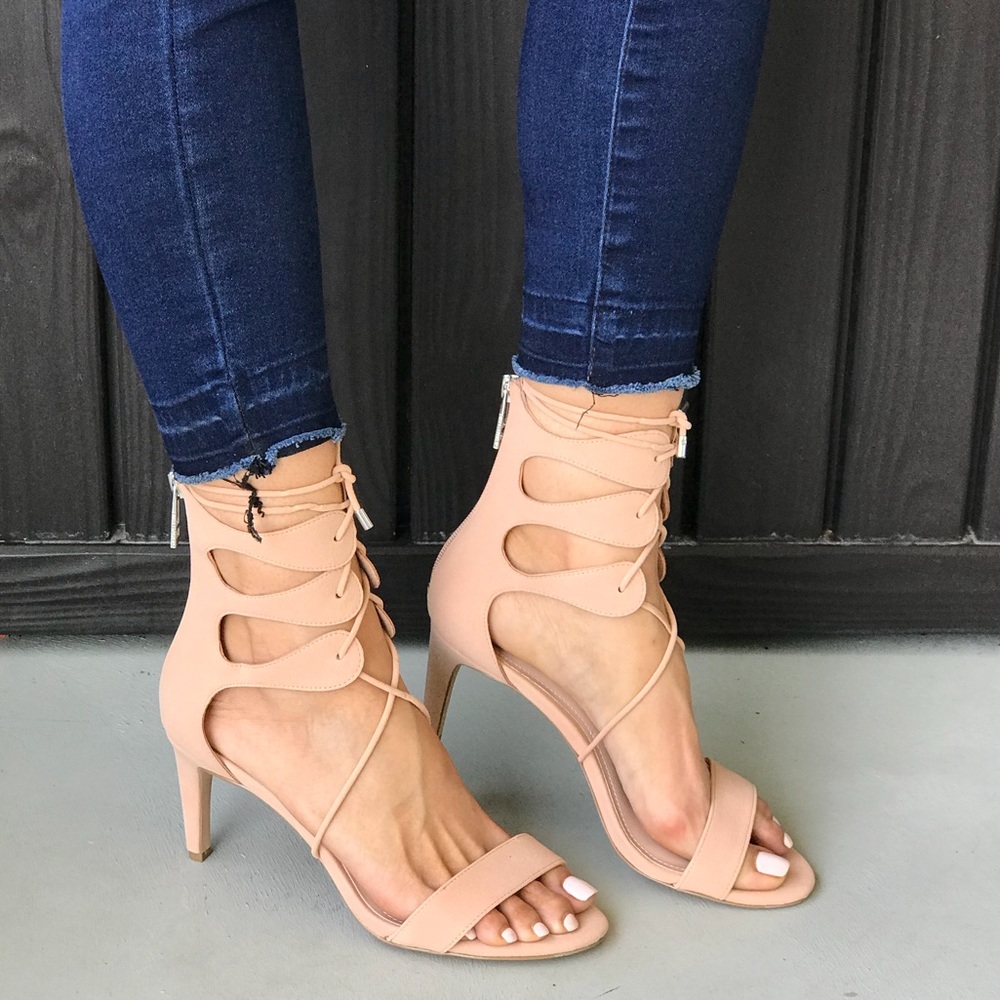 NIB Lace Up Teardrop Shaped Straps Kitten Sandal - Picture 5 of 5